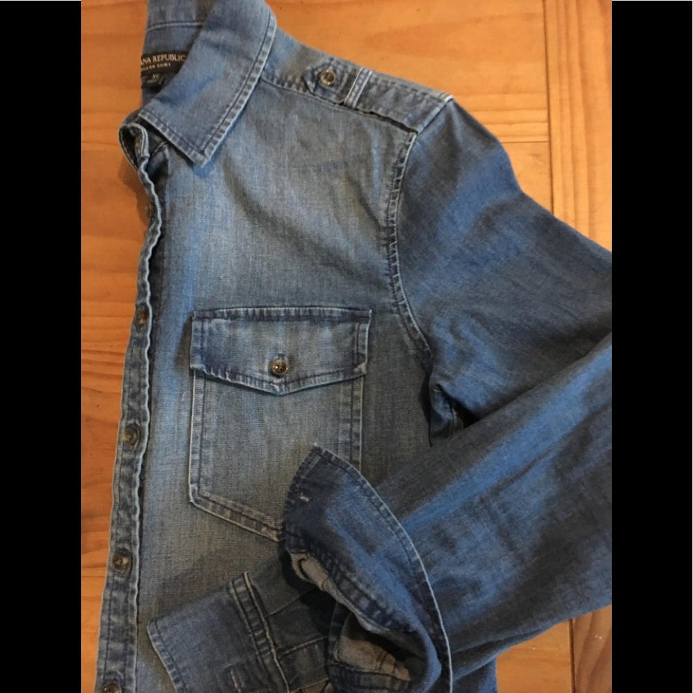 Banana Republic denim “Dillon” fit shirt